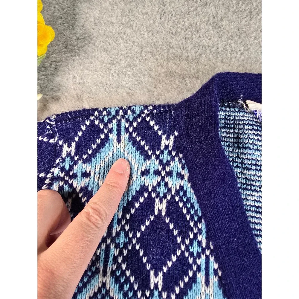 Vintage 70s Girls Blue Purple Argyle Knit Button Front Cardigan Sweater Medium